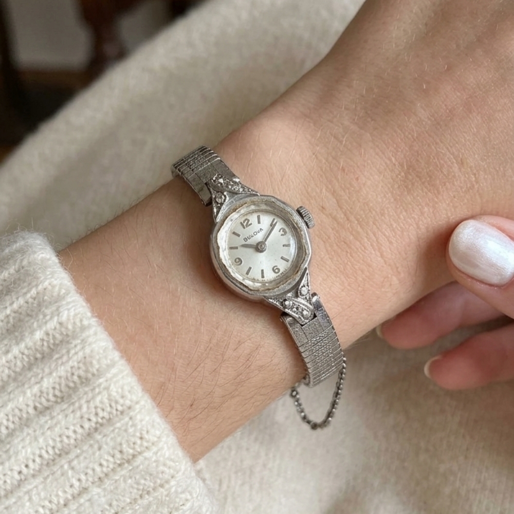 BULOVA WOMEN'S  10 KARAT‎ GOLD VINTAGE JEWELRY WATCH  P98659